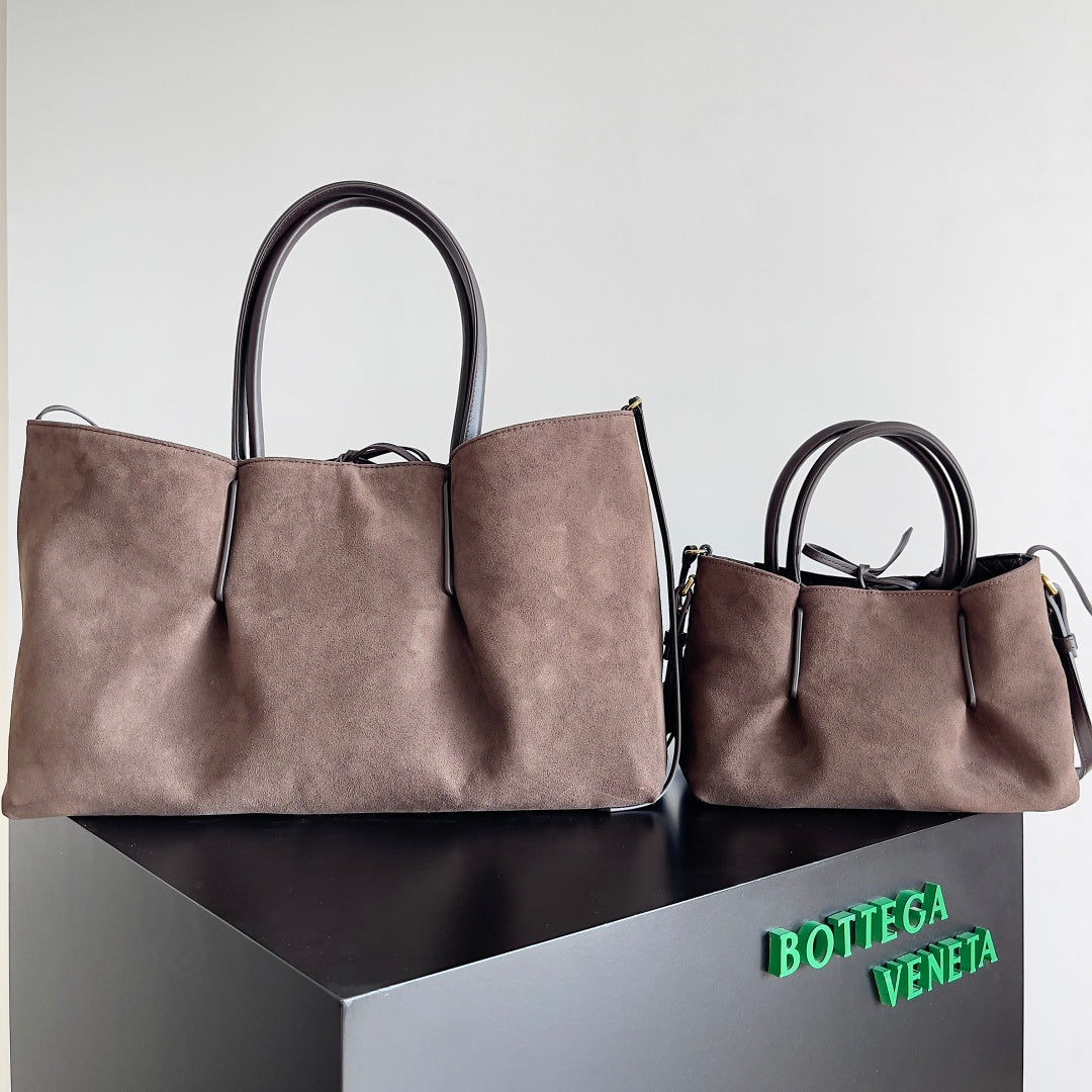 Bottega Veneta Black Designer Handbag Edition 878 - detail image 4