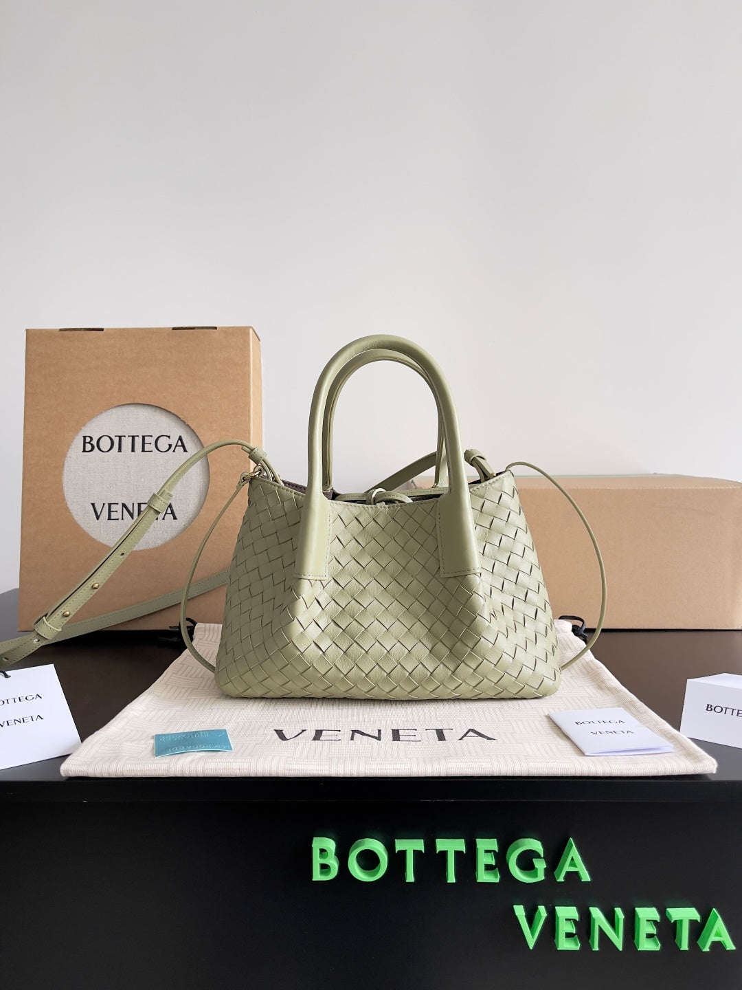 Bottega Veneta Brown Designer Handbag Edition 77
