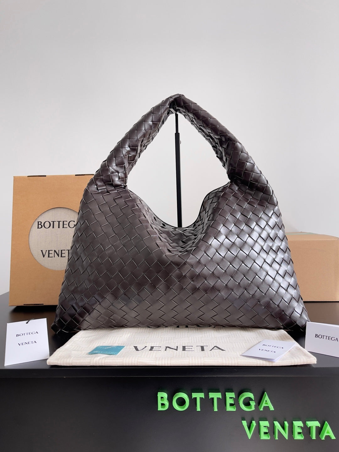 Bottega Veneta Brown Designer Handbag Edition 71