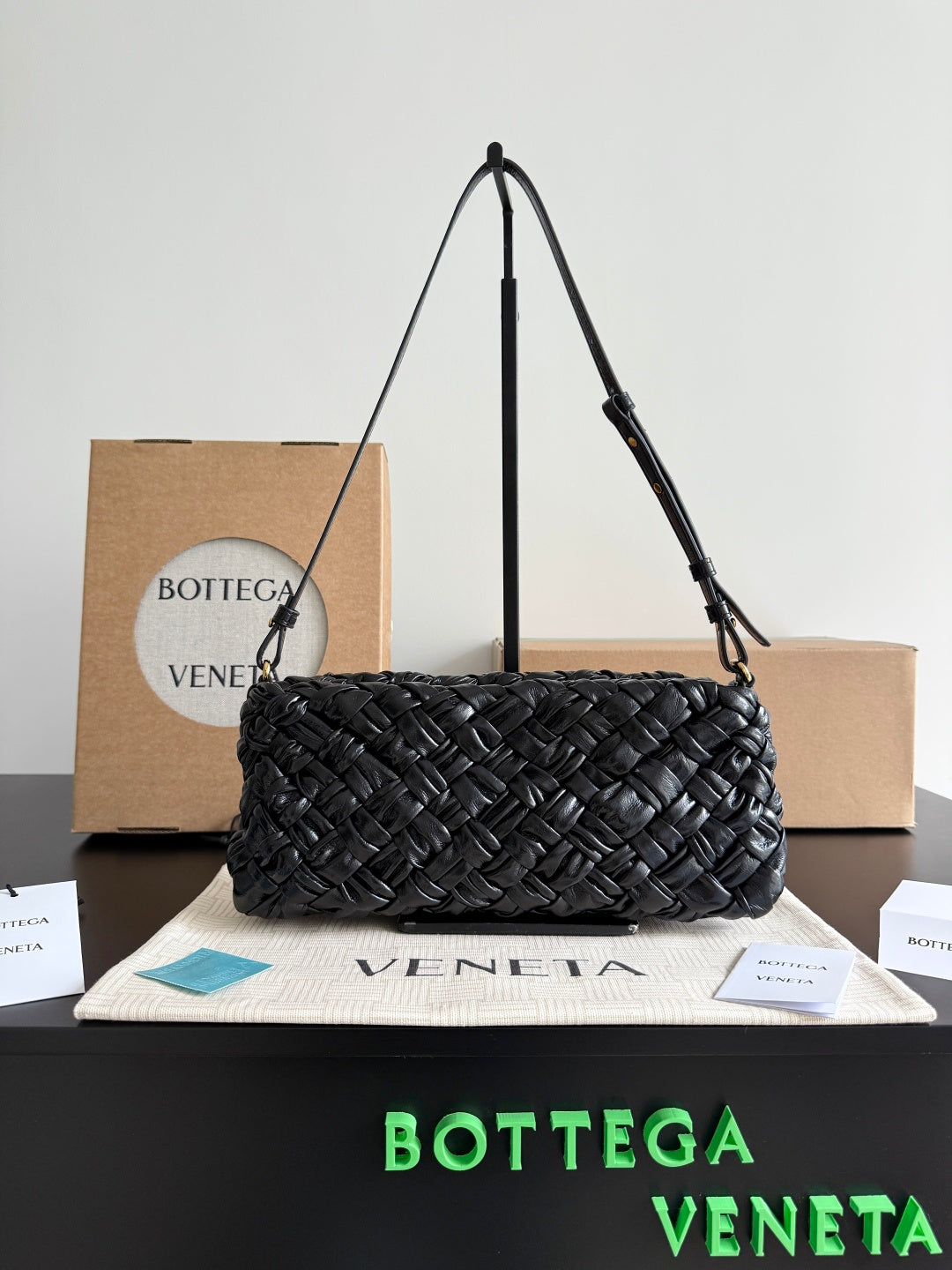 Bottega Veneta Black Designer Handbag Edition 788