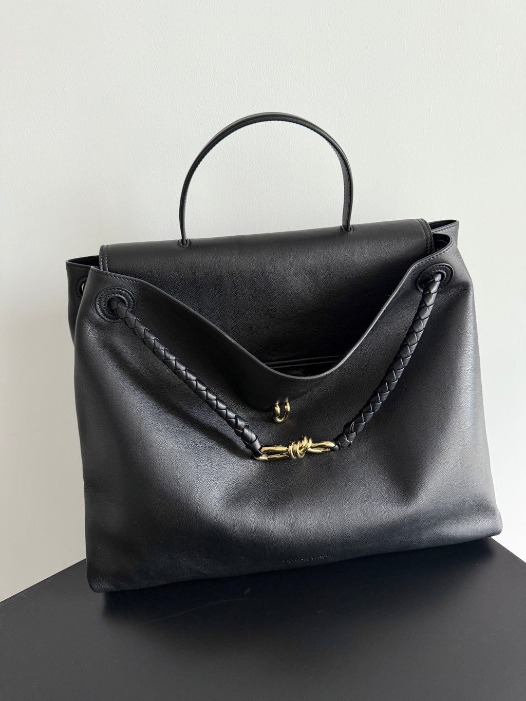 Bottega Veneta Black Designer Handbag Edition 835 - detail image 2
