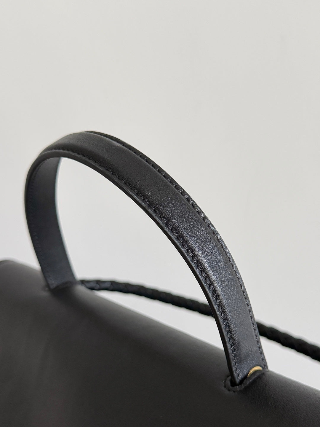 Bottega Veneta Black Designer Handbag Edition 835 - detail image 6