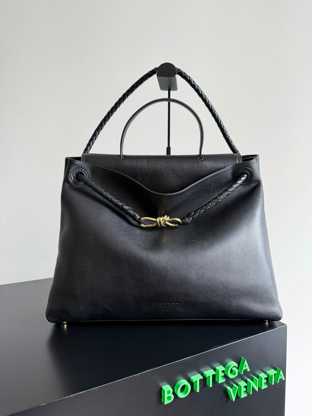 Bottega Veneta Black Designer Handbag Edition 835