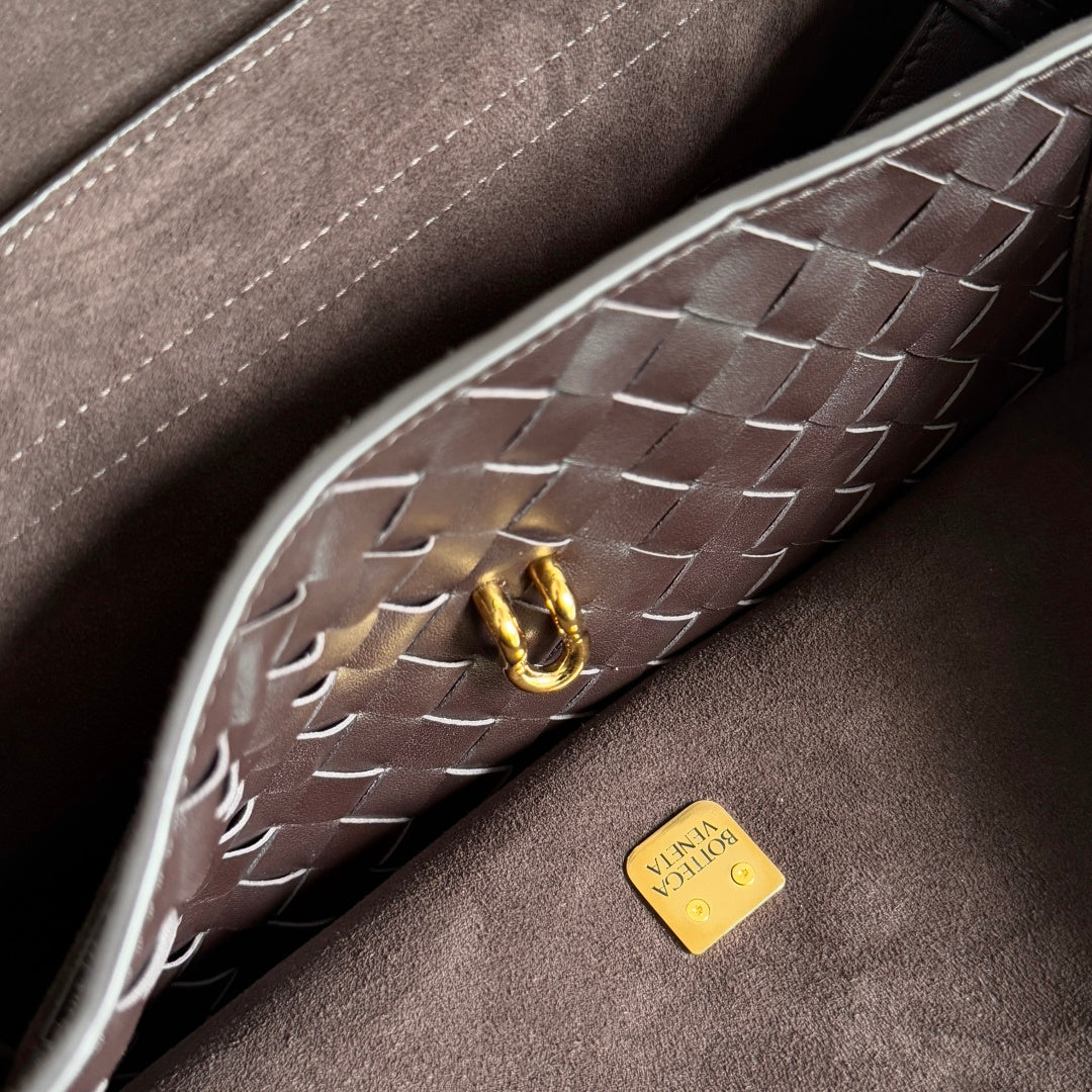 Bottega Veneta Brown Designer Handbag Edition 81 - detail image 4