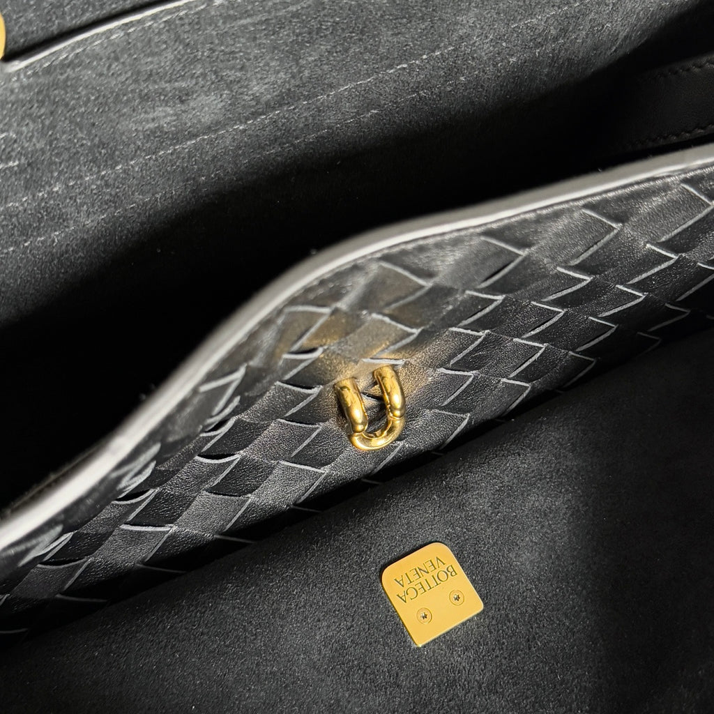 Bottega Veneta Black Designer Handbag Edition 805 - detail image 4