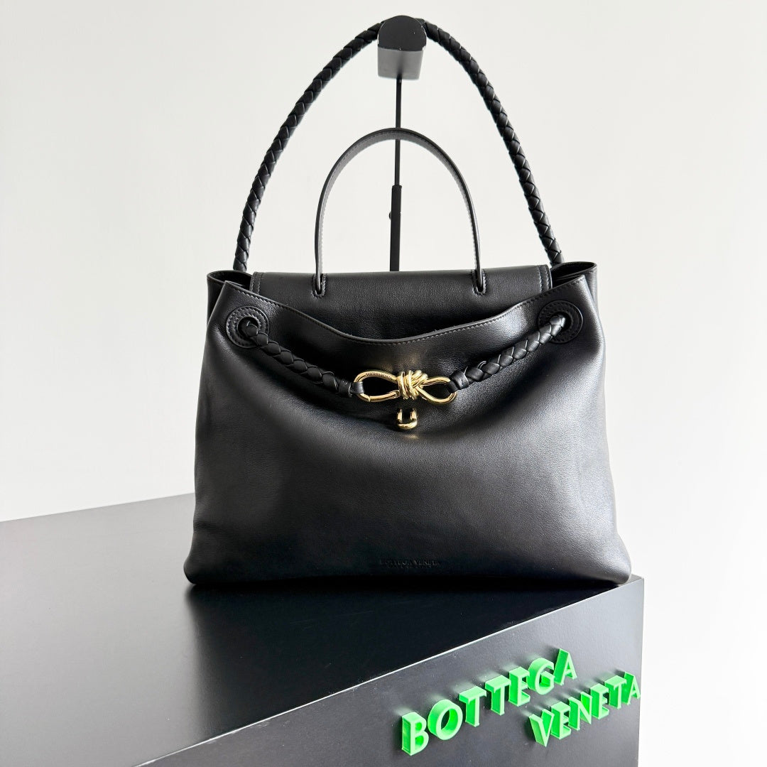 Bottega Veneta Black Designer Handbag Edition 805