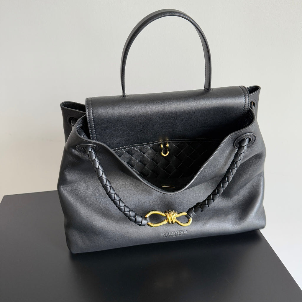 Bottega Veneta Black Designer Handbag Edition 805 - detail image 2