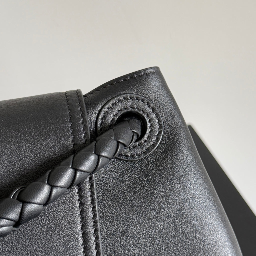 Bottega Veneta Black Designer Handbag Edition 805 - detail image 7