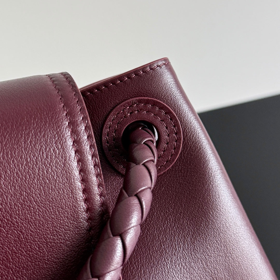 Bottega Veneta Red & Black Designer Handbag Edition 23 - detail image 8