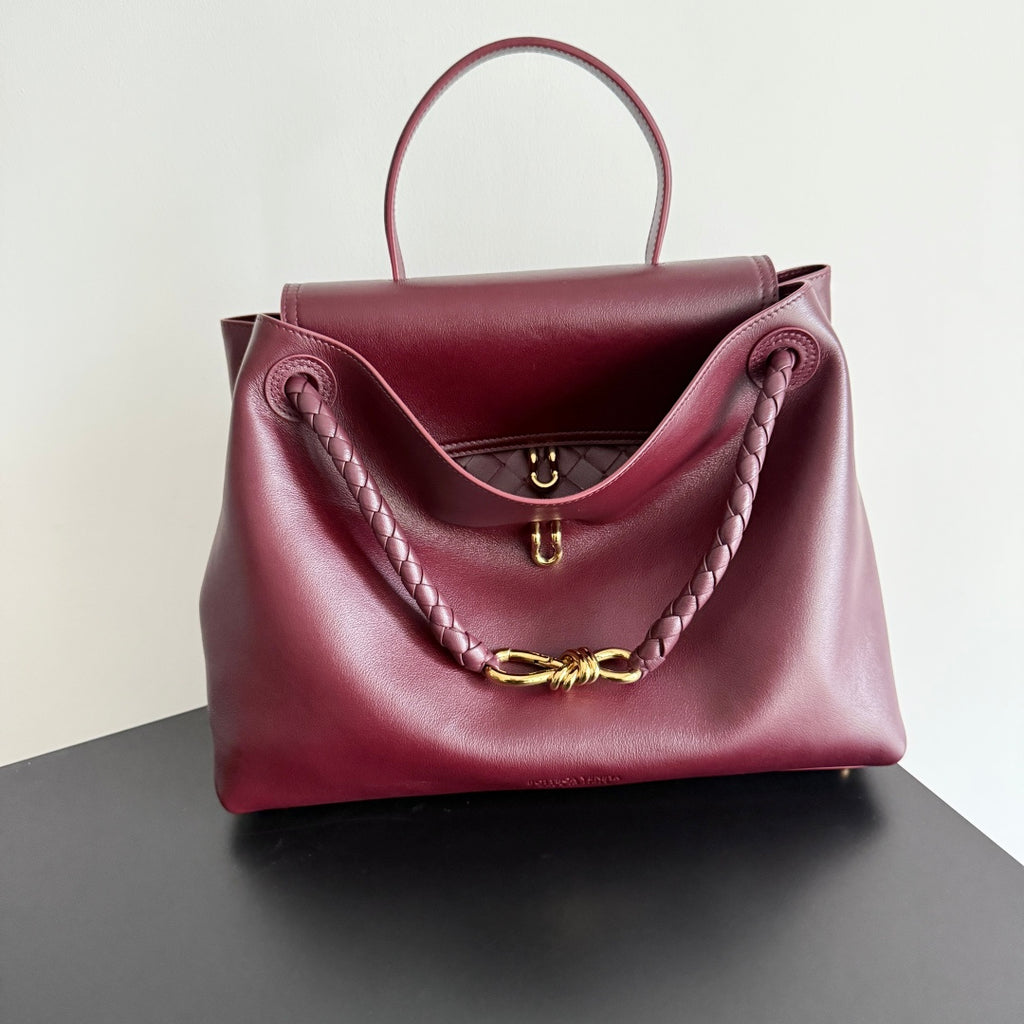 Bottega Veneta Red & Black Designer Handbag Edition 23 - detail image 2