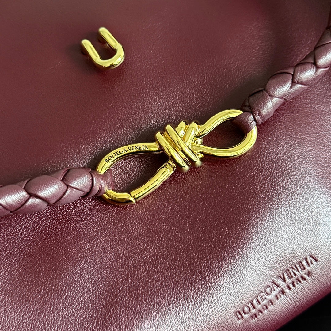 Bottega Veneta Red & Black Designer Handbag Edition 23 - detail image 3