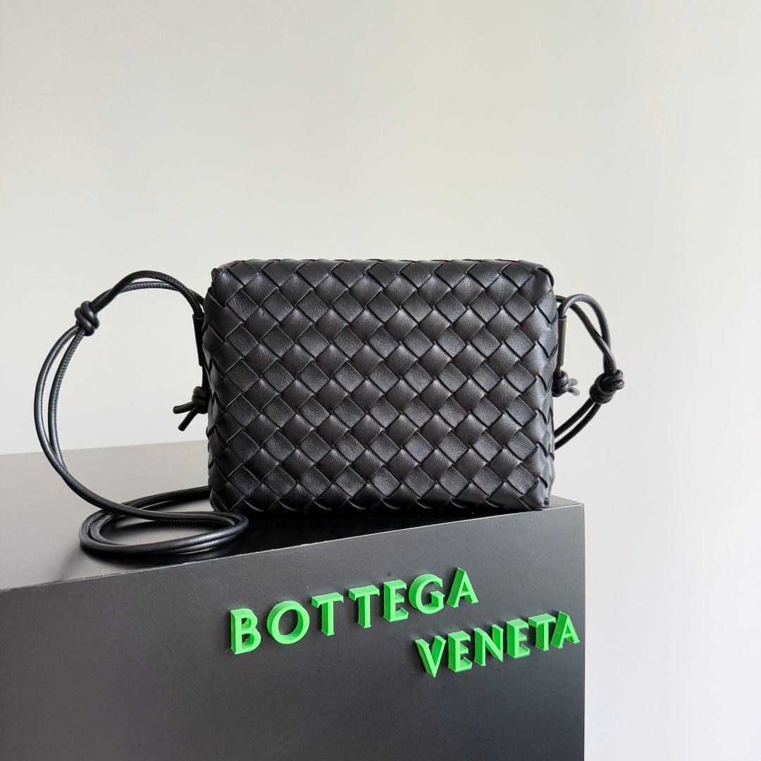 Bottega Veneta 680255 Black Designer Handbag
