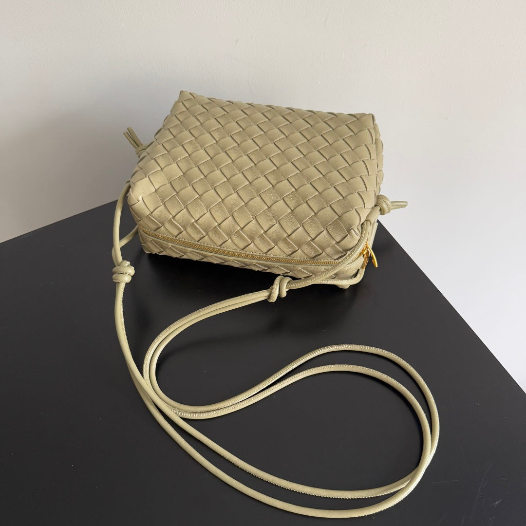 Bottega Veneta 680255 Black & Olive Green Designer Handbag - detail image 7