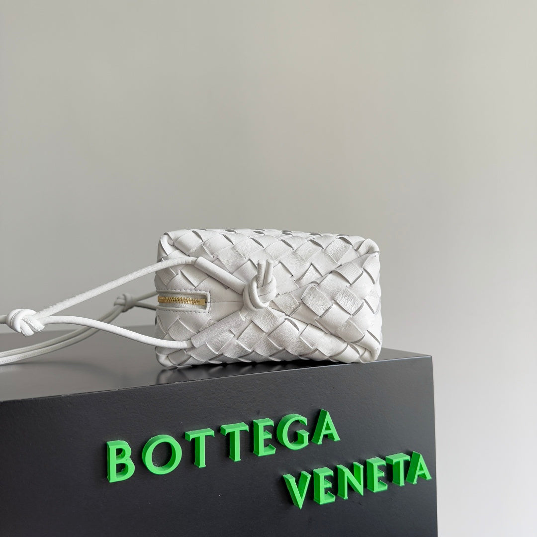 Bottega Veneta 680255 Black Designer Handbag Edition 3 - detail image 4