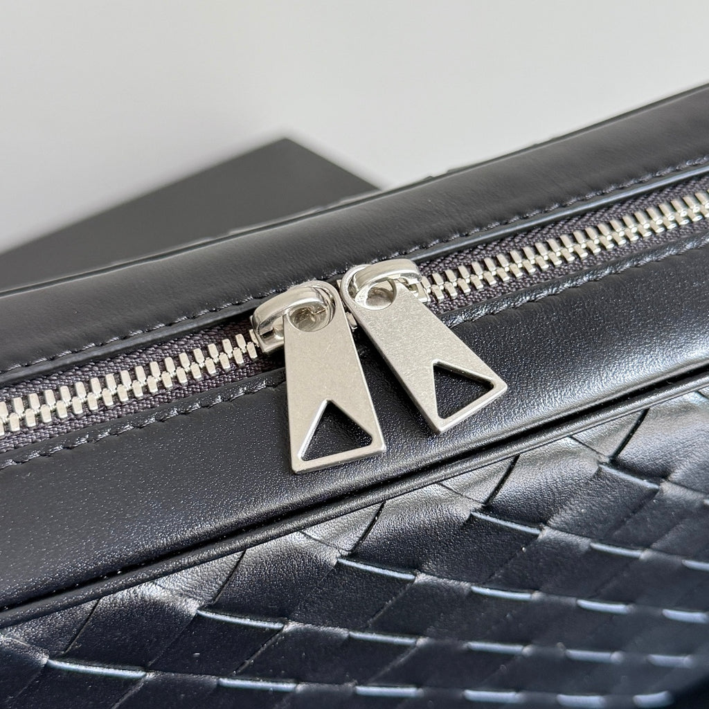 Bottega Veneta 755923 Black Designer Handbag Edition 5 - detail image 4