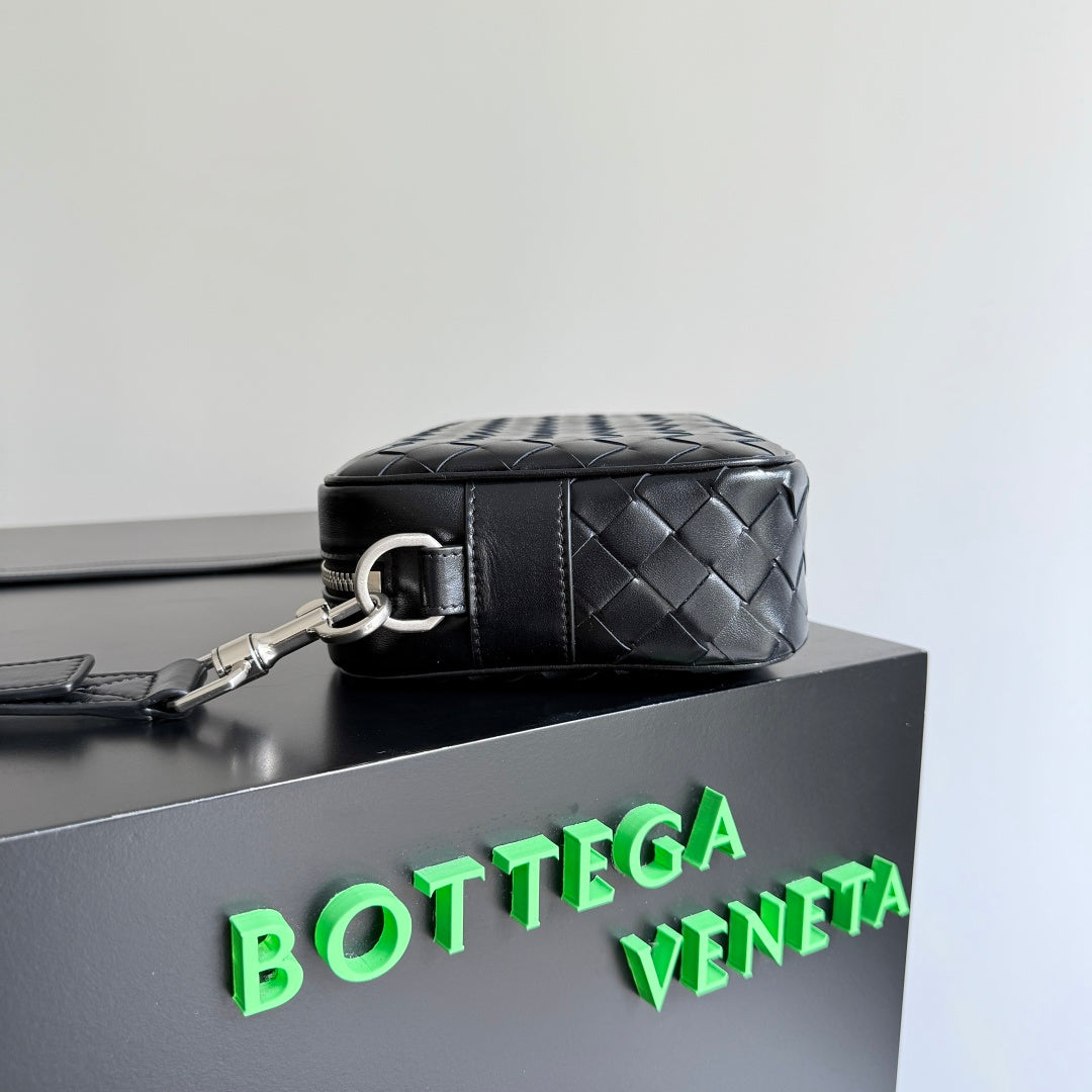 Bottega Veneta 755923 Black Designer Handbag Edition 5 - detail image 2