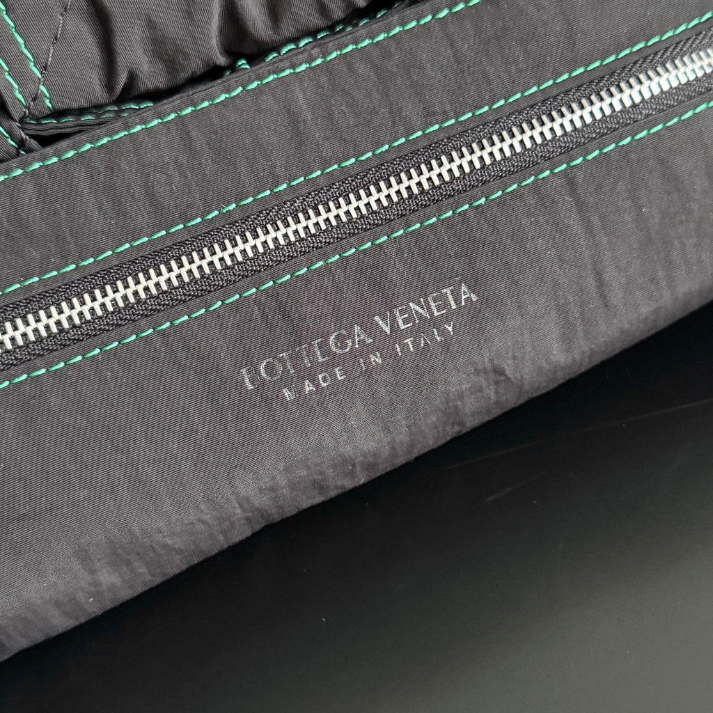 Bottega Veneta 795675 Black Designer Handbag - detail image 7