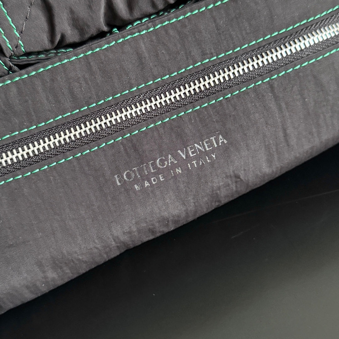 Bottega Veneta 795675 Black Designer Handbag - detail image 7