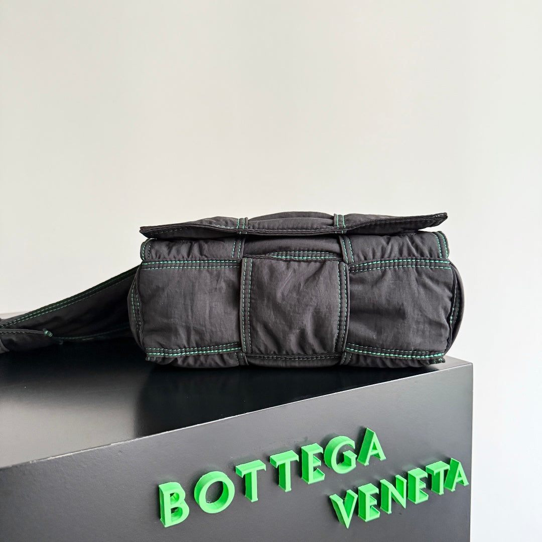 Bottega Veneta 795675 Black Designer Handbag - detail image 4