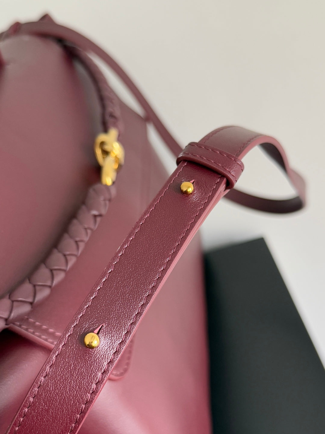 Bottega Veneta Red Designer Handbag Edition 47 - detail image 2
