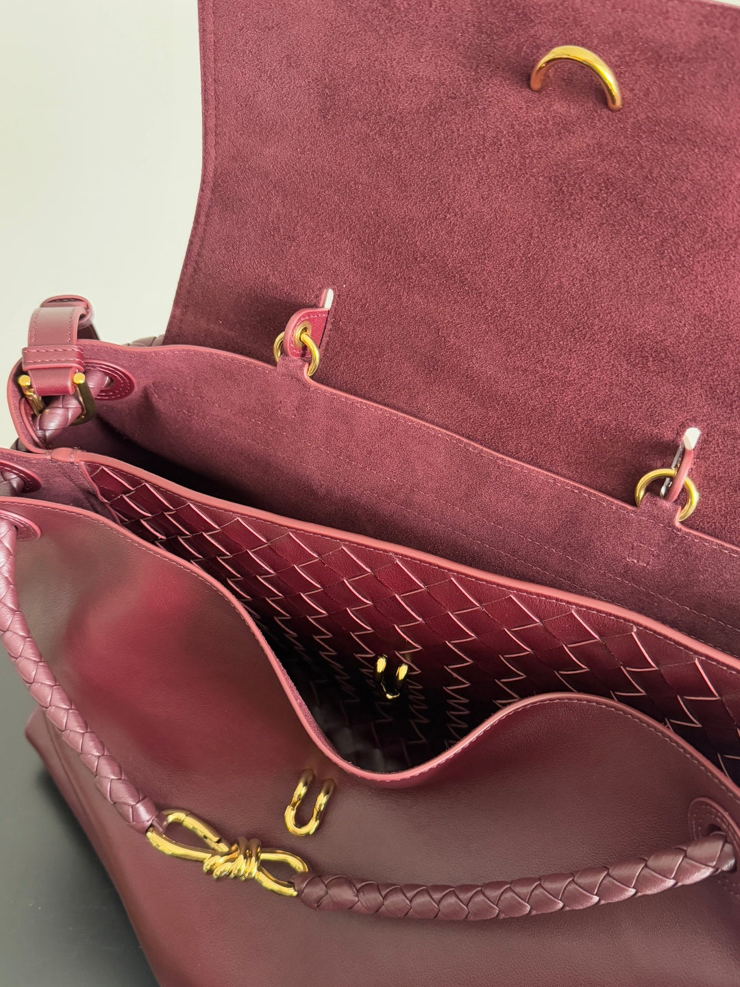 Bottega Veneta Red Designer Handbag Edition 47 - detail image 4