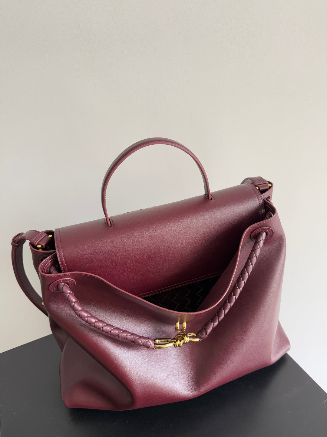 Bottega Veneta Red Designer Handbag Edition 47 - detail image 5
