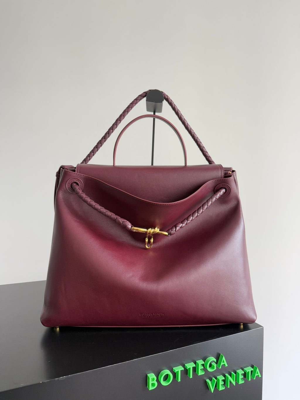 Bottega Veneta Red Designer Handbag Edition 47