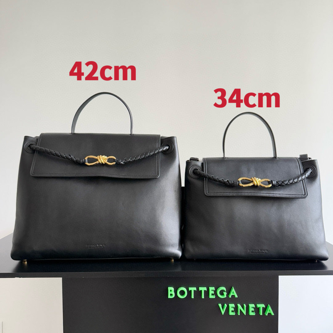 Bottega Veneta Black Designer Handbag Edition 683