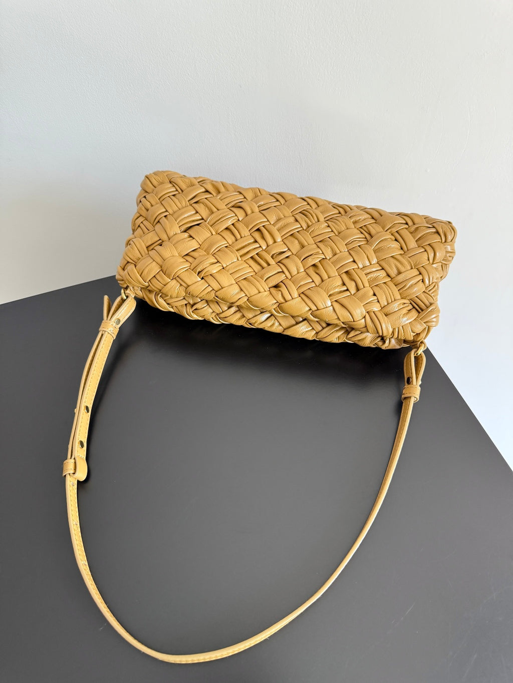 Bottega Veneta 785780 Black & Rose Gold Designer Handbag - detail image 4