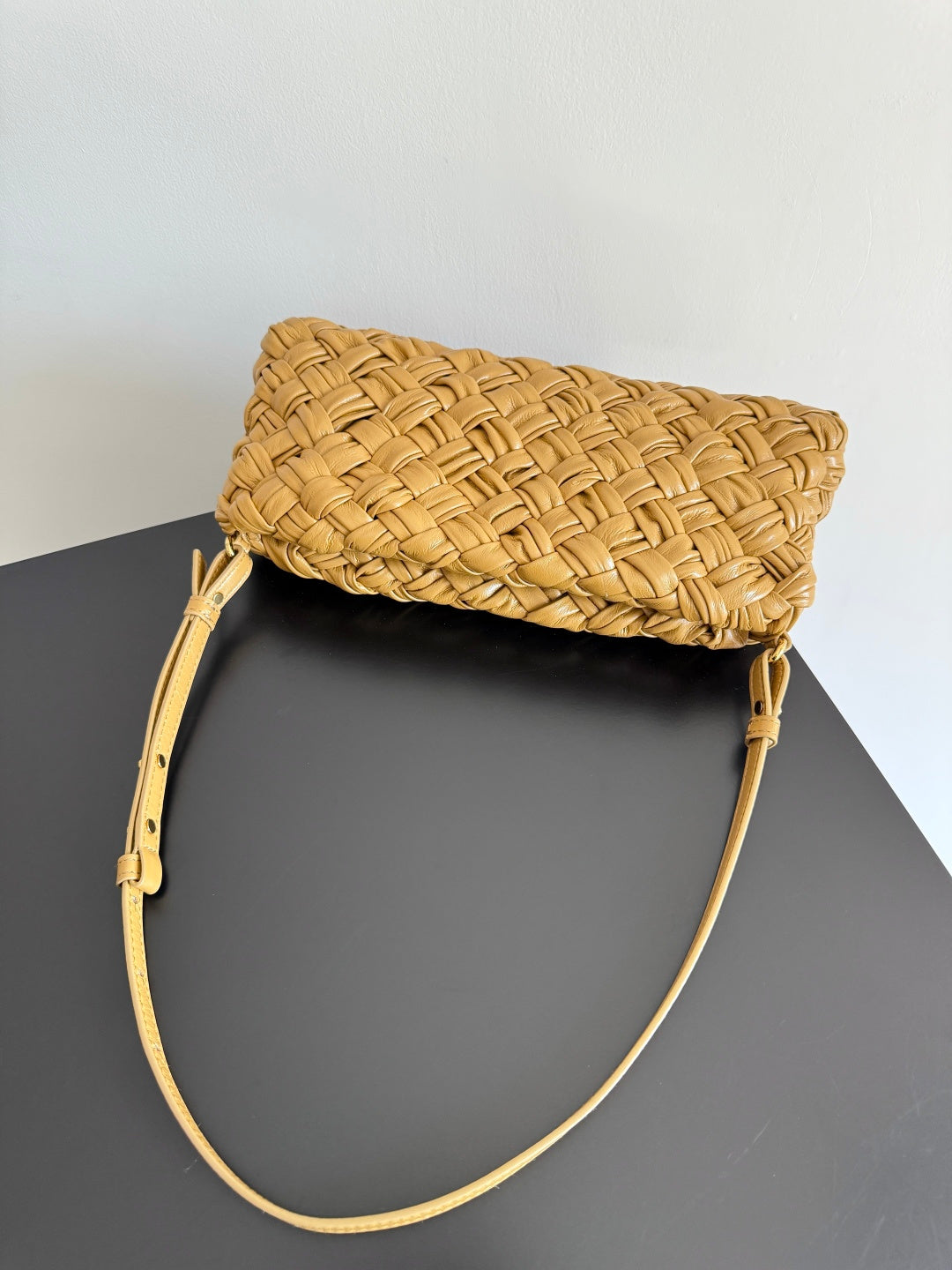Bottega Veneta 785780 Black & Rose Gold Designer Handbag - detail image 4
