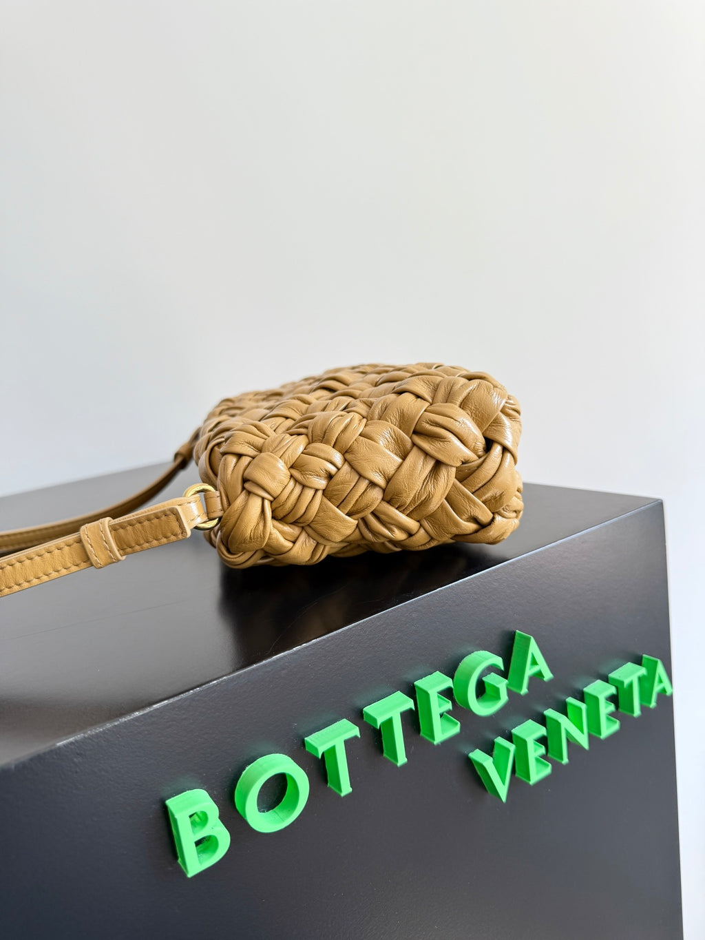 Bottega Veneta 785780 Black & Rose Gold Designer Handbag - detail image 6