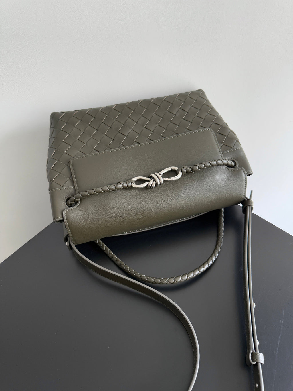 Bottega Veneta 815781 Black Designer Handbag Edition 3 - detail image 6