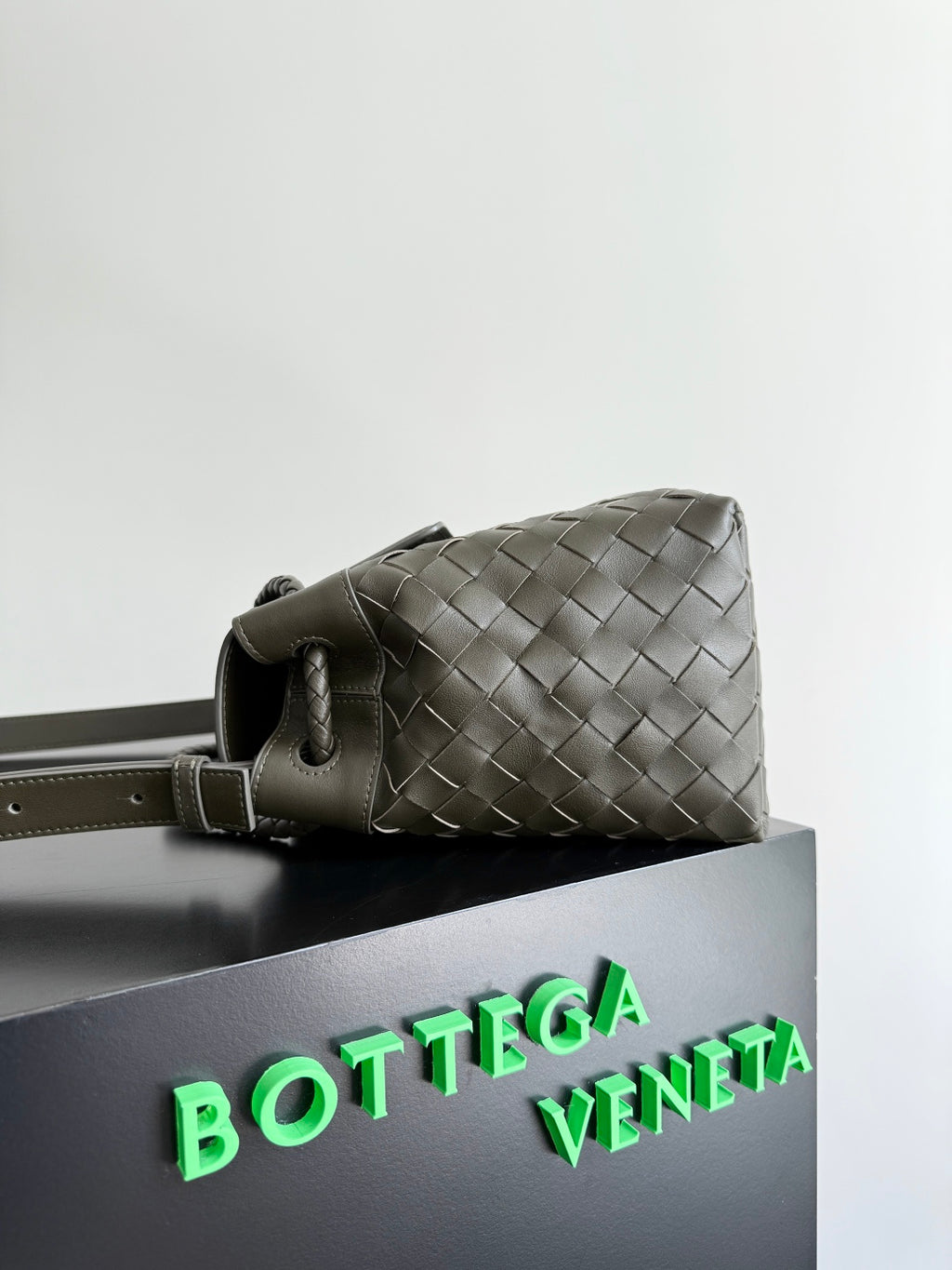 Bottega Veneta 815781 Black Designer Handbag Edition 3 - detail image 3