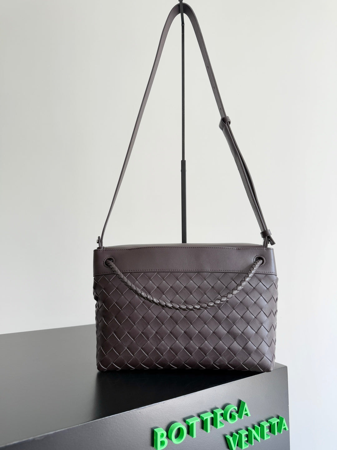 Bottega Veneta 815781 Black Designer Handbag Edition 2 - detail image 2