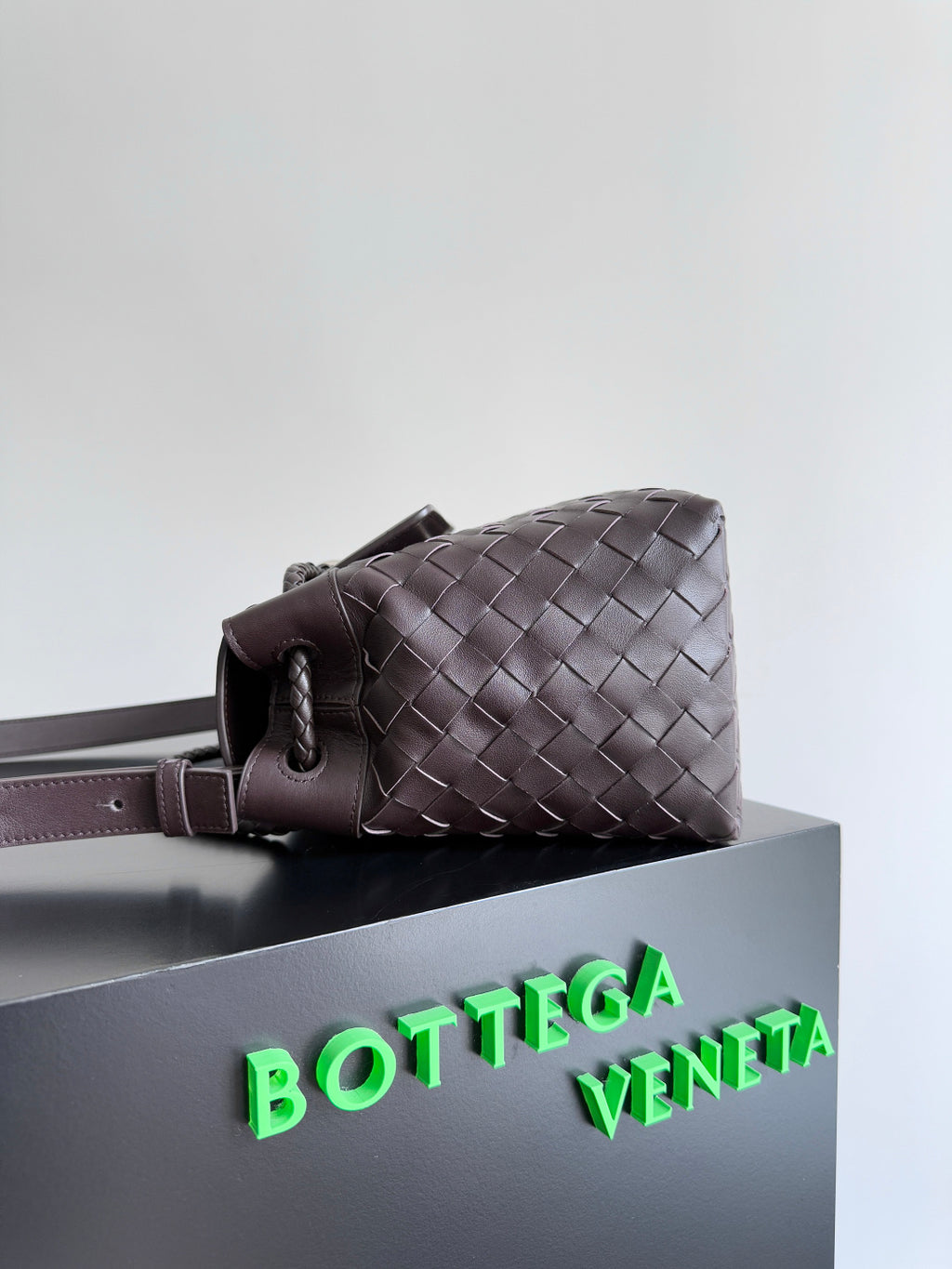 Bottega Veneta 815781 Black Designer Handbag Edition 2 - detail image 3