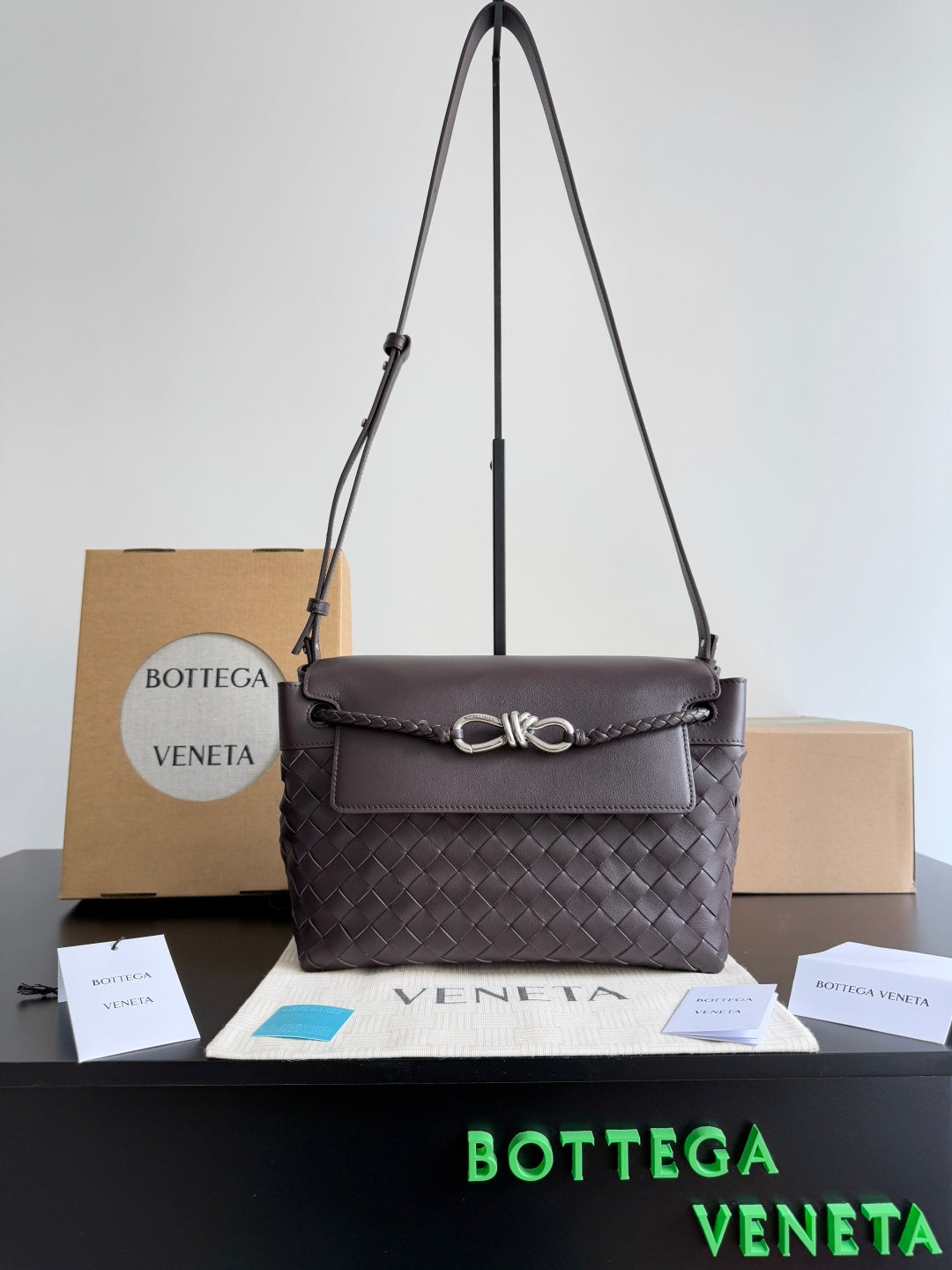 Bottega Veneta Brown Designer Handbag Edition 82