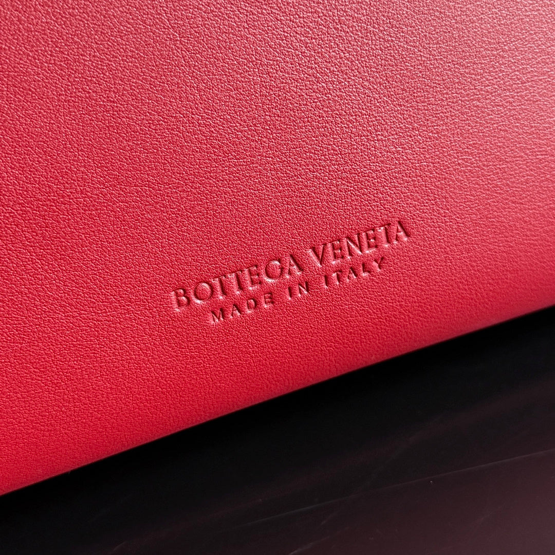 Bottega Veneta 810213 Red Hobo Bag - detail image 8