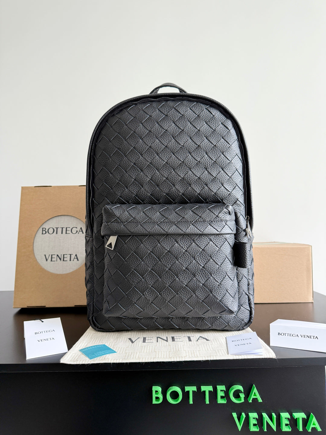 Bottega Veneta Black Designer Handbag Edition 640