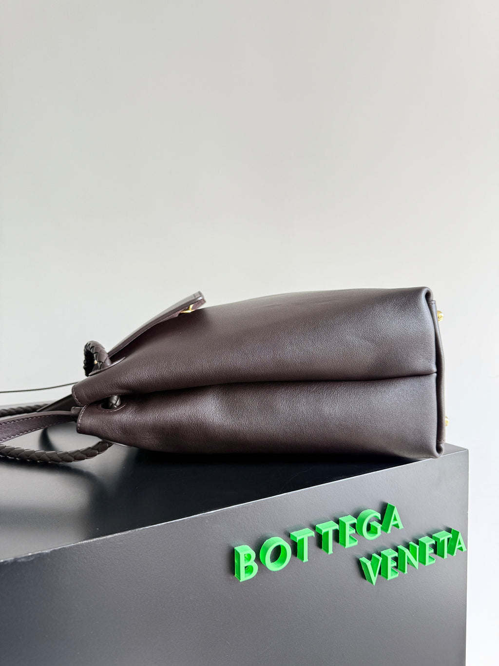 Bottega Veneta 826195 Black Designer Handbag Edition 2 - detail image 3