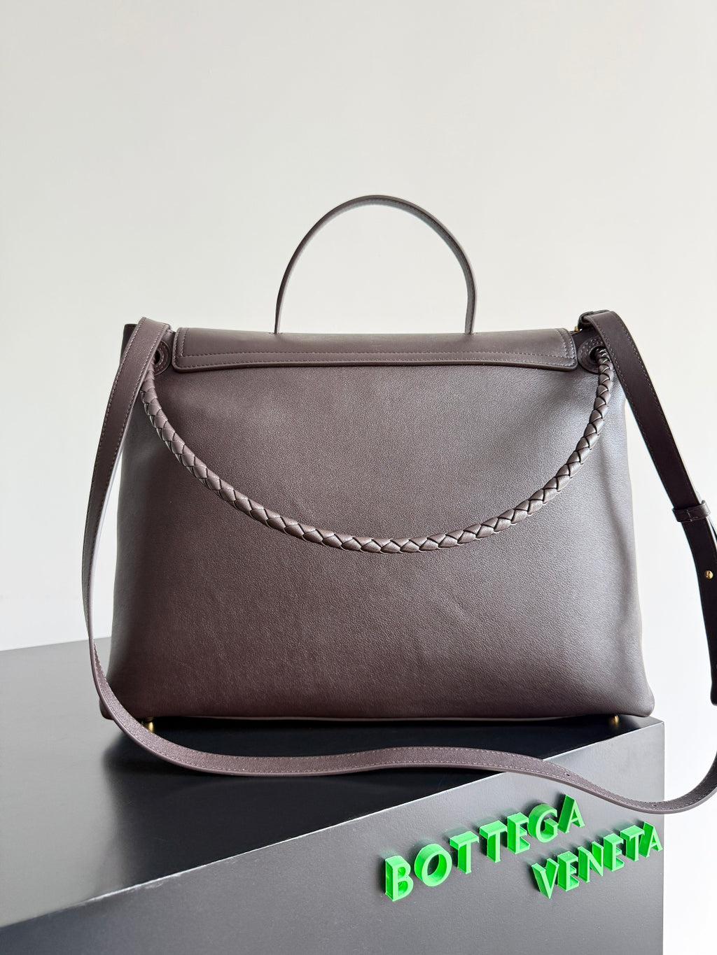 Bottega Veneta 826195 Black Designer Handbag Edition 2 - detail image 2