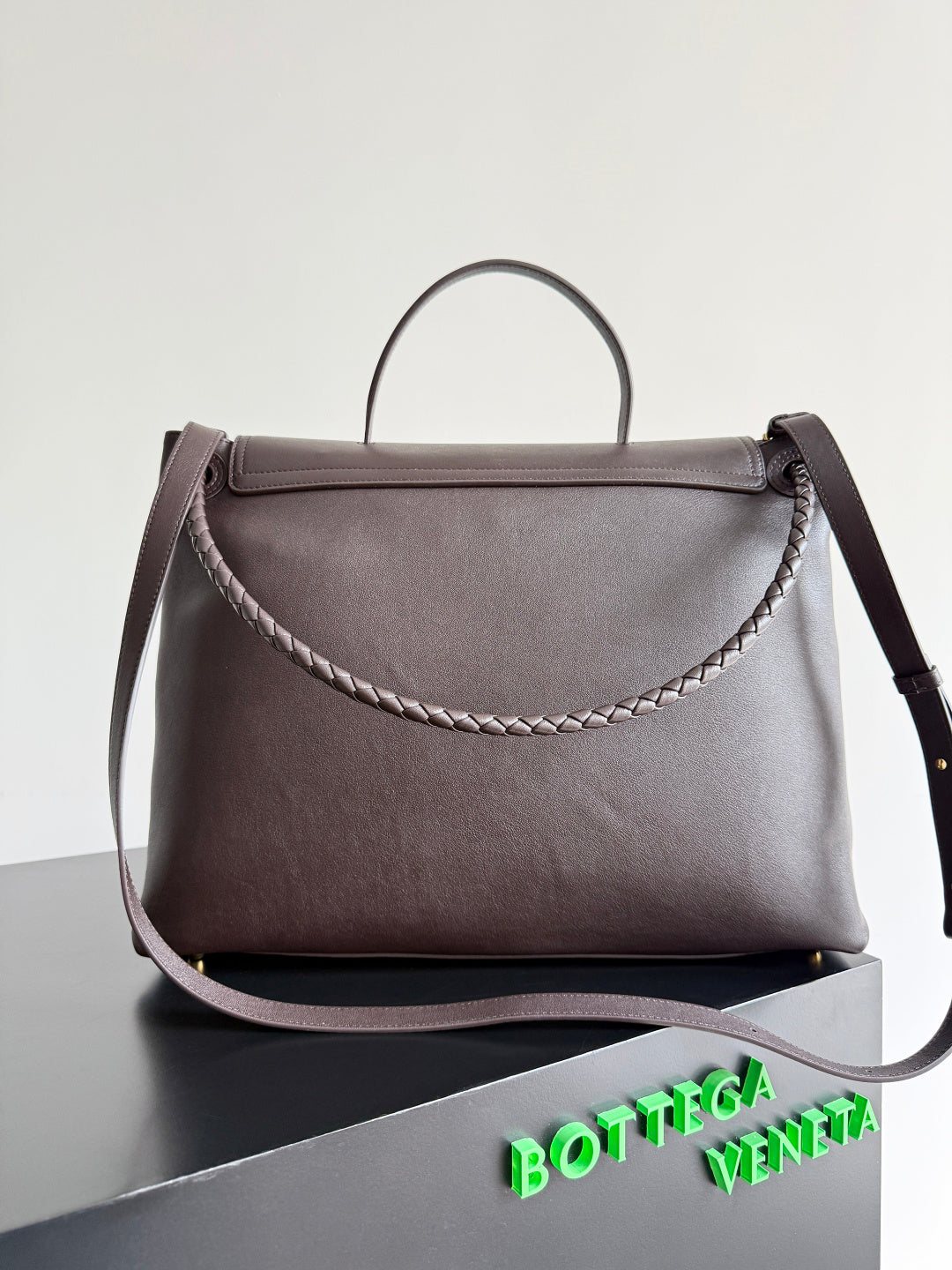 Bottega Veneta 826195 Black Designer Handbag Edition 2 - detail image 2
