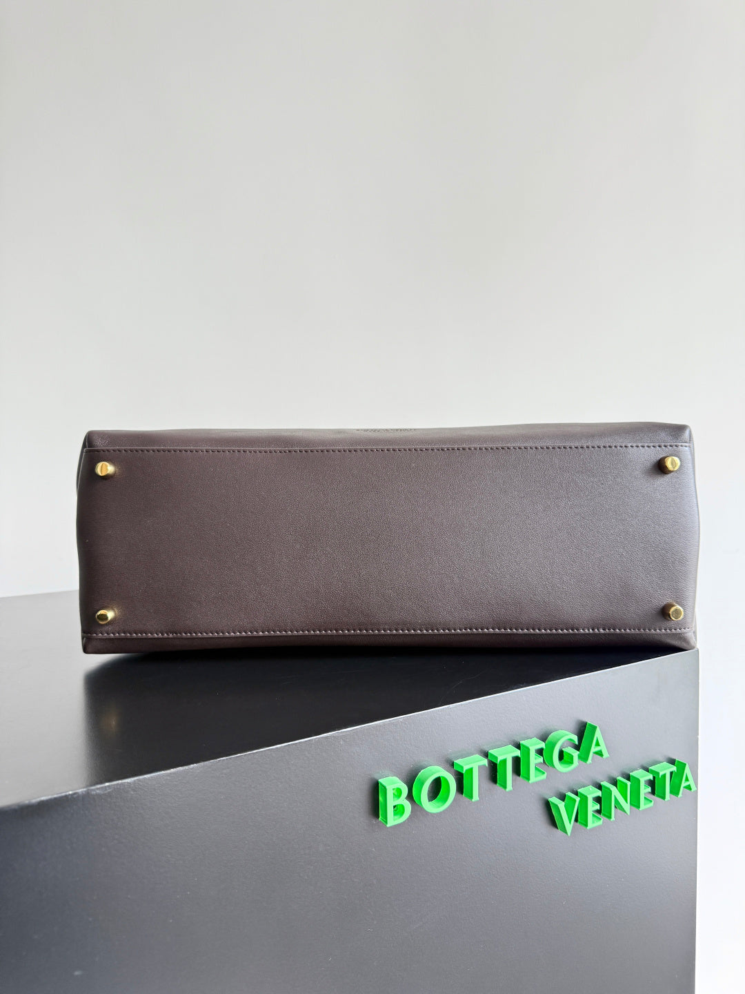 Bottega Veneta 826195 Black Designer Handbag Edition 2 - detail image 4