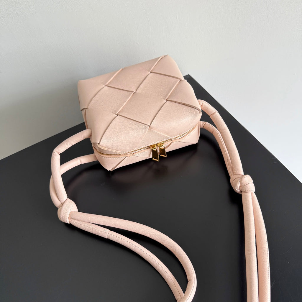 Bottega Veneta 701915 Black Designer Handbag Edition 3 - detail image 4