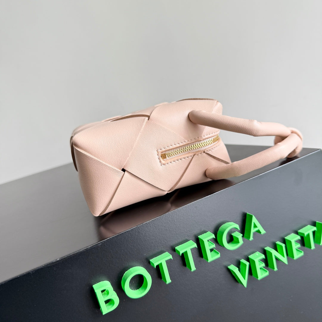 Bottega Veneta 701915 Black Designer Handbag Edition 3 - detail image 2