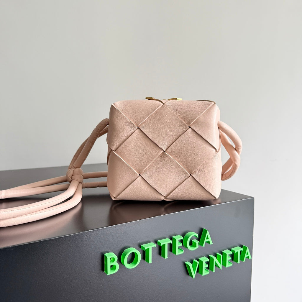 Bottega Veneta 701915 Black Designer Handbag Edition 3