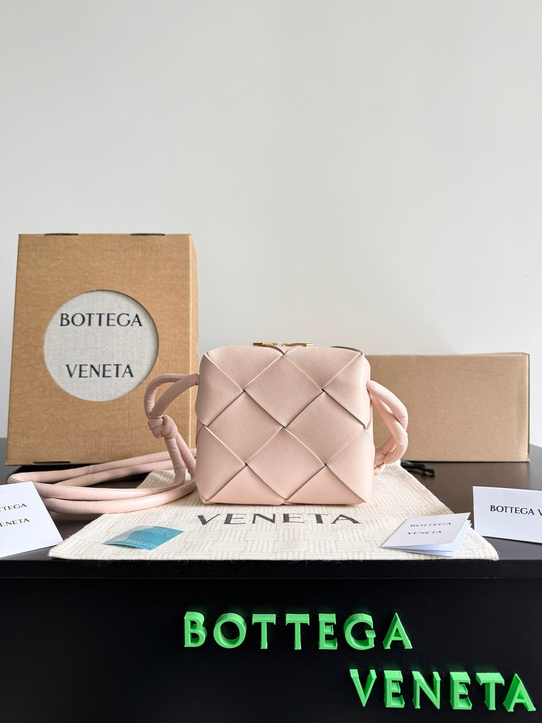 Bottega Veneta Black Designer Handbag Edition 512