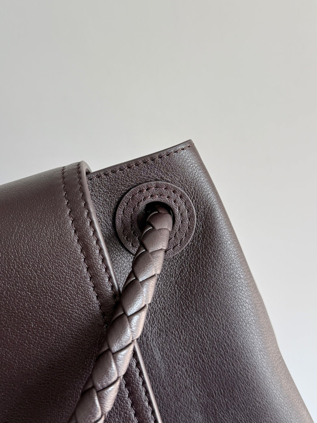 Bottega Veneta Brown Designer Handbag Edition 70 - detail image 3