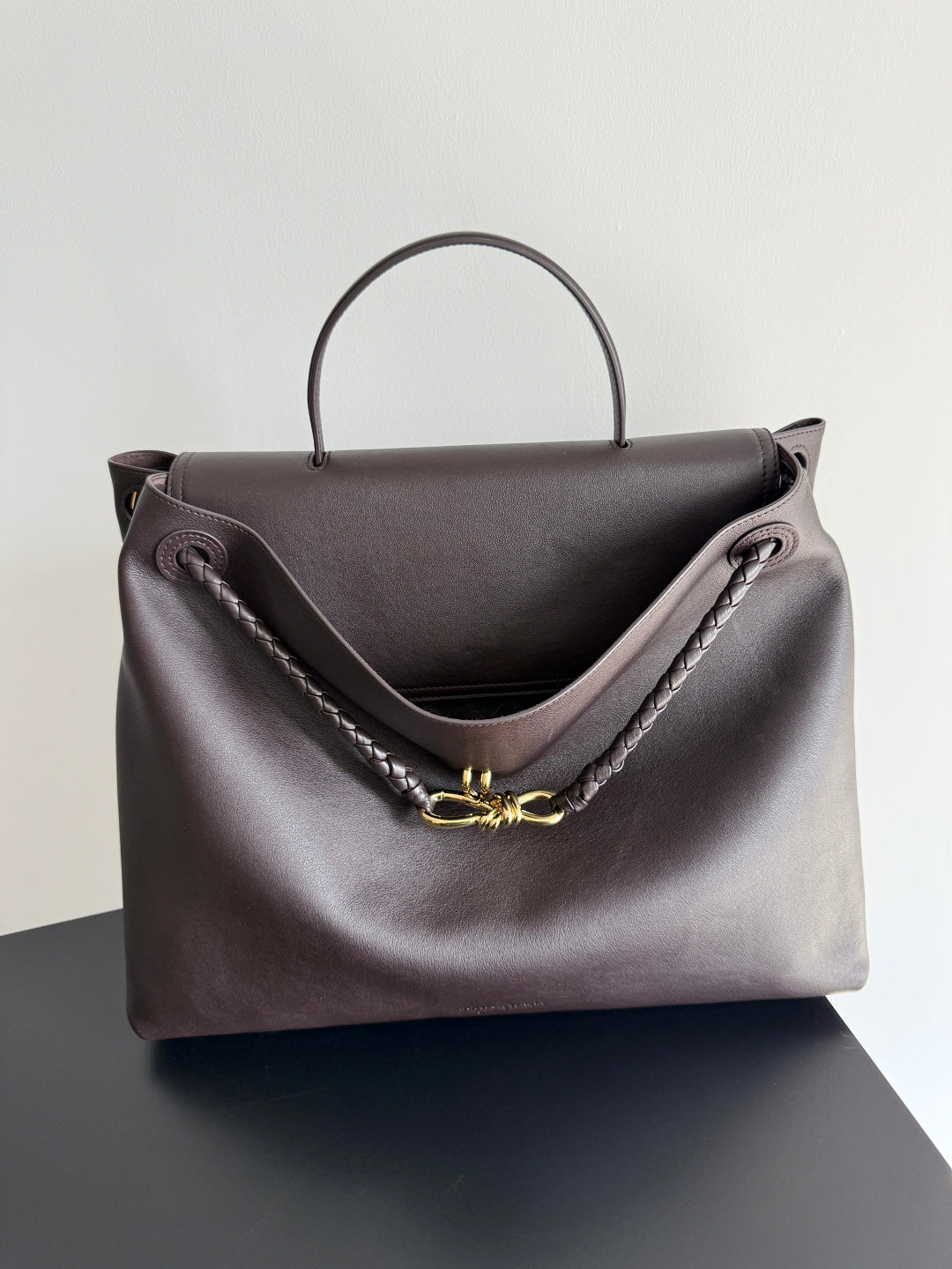 Bottega Veneta Brown Designer Handbag Edition 70 - detail image 2