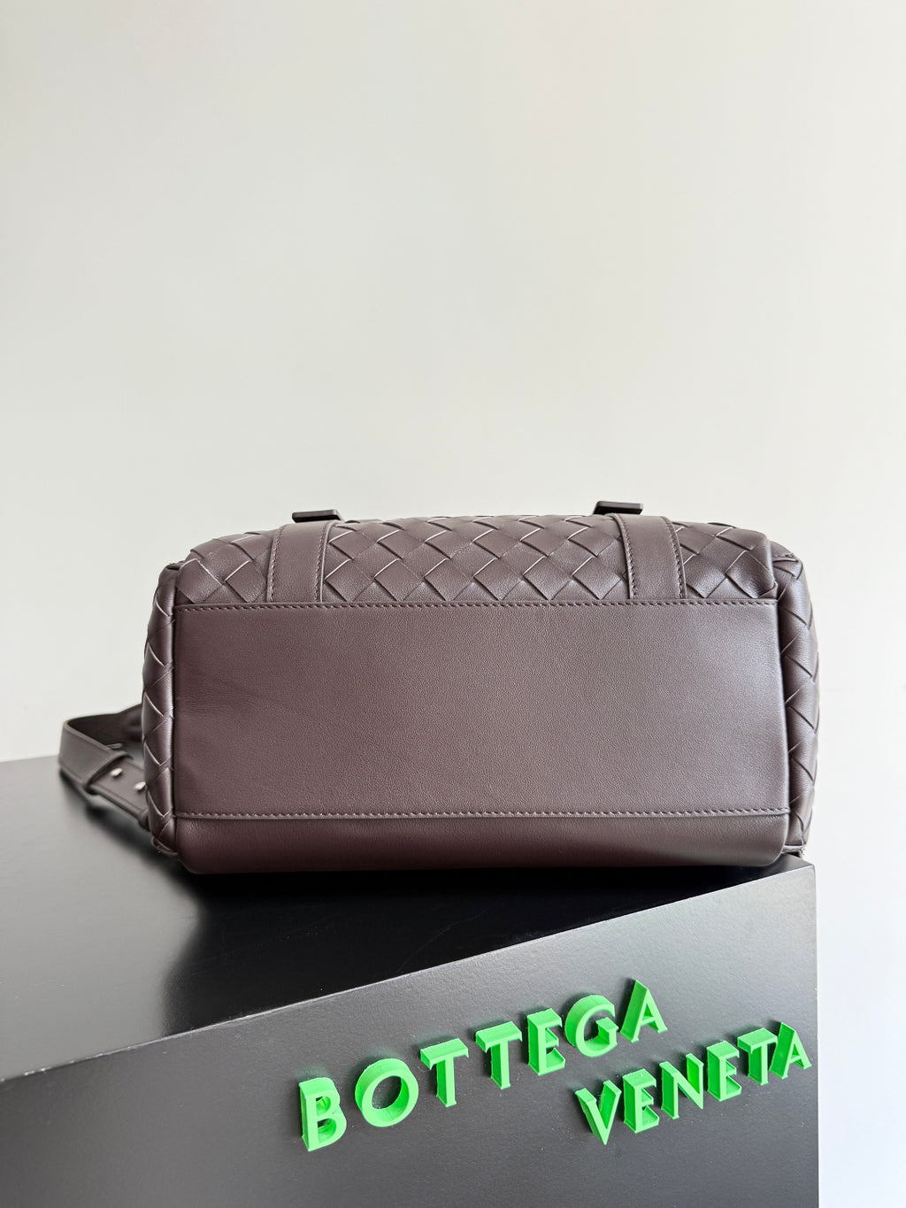 Bottega Veneta 805971 Black Designer Handbag Edition 3 - detail image 4