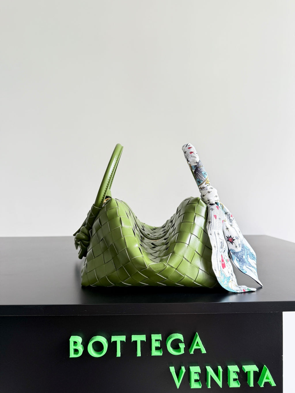 Bottega Veneta Black & Green Designer Handbag Edition 8 - detail image 4